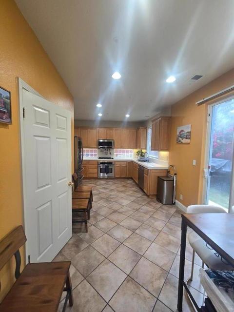 1958 Bradbury Street, Salinas CA: https://media.crmls.org/mediaz/af42361d-8ce3-447c-b4de-877f6a2c5b61.jpg