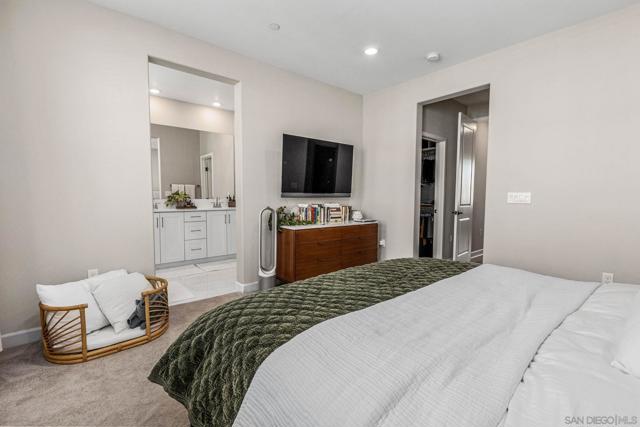 1821 Onyx Ln, Chula Vista CA: https://media.crmls.org/mediaz/af42b507-85d5-42d0-aa36-cc84f0de13ea.jpg
