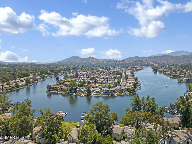 1206 S Westlake Boulevard, Westlake Village CA: https://media.crmls.org/mediaz/af42eb66-2893-45e2-acd8-f4f2f815e0d6.jpg