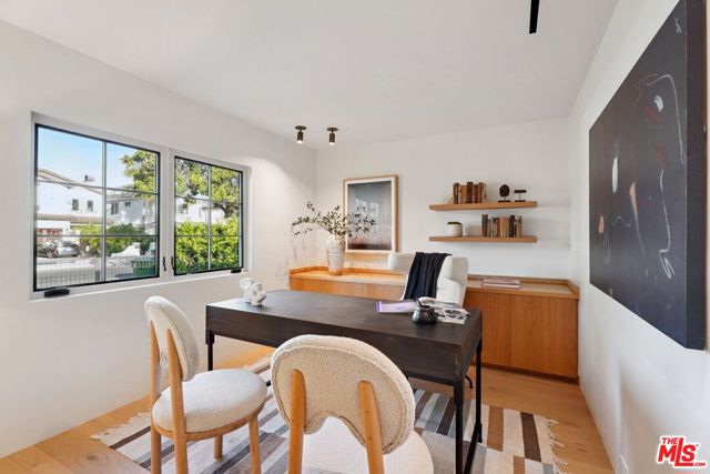4539 Atoll Avenue, Sherman Oaks CA: https://media.crmls.org/mediaz/af4313cf-867f-41de-8657-a6ddfeea8519.jpg