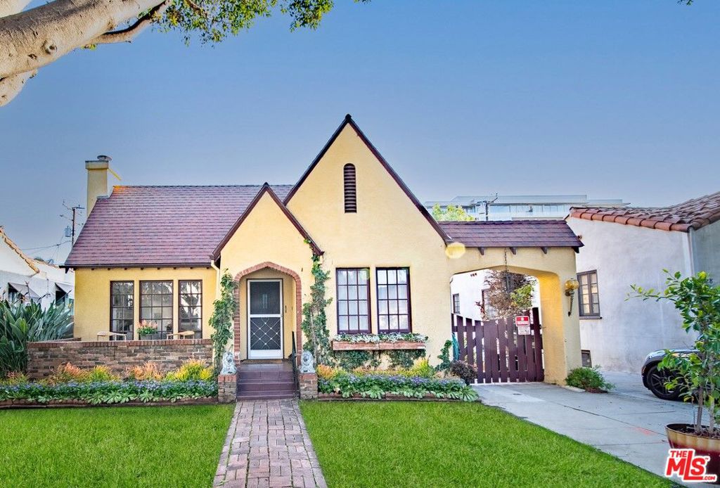 8824 Ashcroft Avenue, West Hollywood, CA 90048