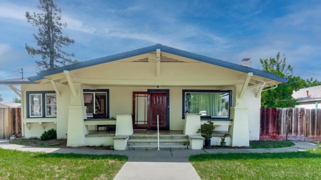 906 West Street, Hollister CA: https://media.crmls.org/mediaz/af44dc0b-5398-487d-adef-ddb1df9b39bd.jpg