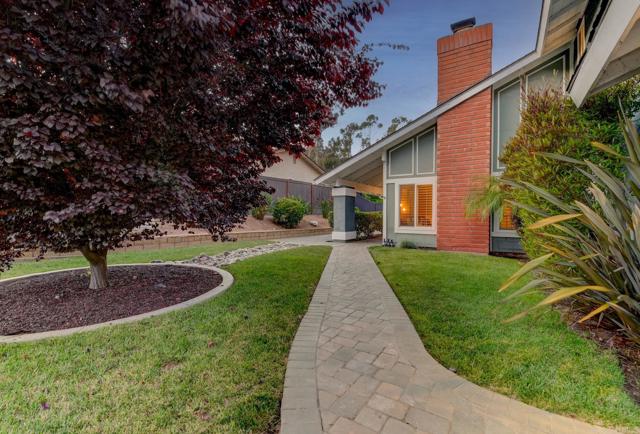 9947 Mesa Madera Dr, San Diego CA: https://media.crmls.org/mediaz/af45728a-ffa6-47b8-9780-0f5d0ee1c83e.jpg