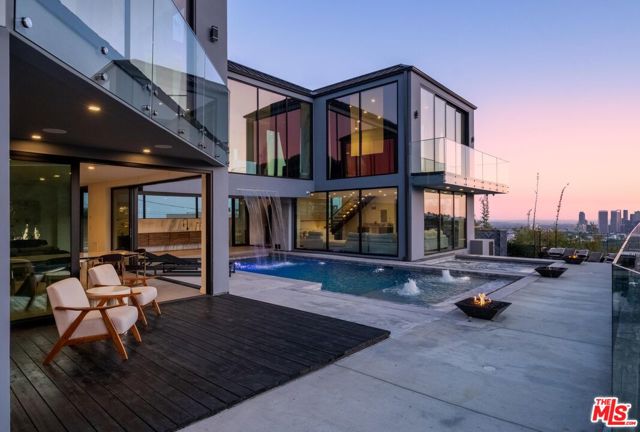 1565 Haslam Terrace, Los Angeles CA: https://media.crmls.org/mediaz/af45beb2-0e75-4781-b189-8df472e60d64.jpg