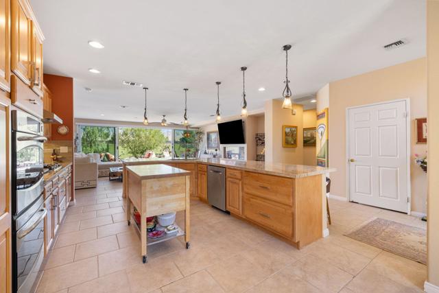 78634 Falsetto Drive, Palm Desert CA: https://media.crmls.org/mediaz/af46859e-fdc4-43de-bb6d-d93547ea6633.jpg