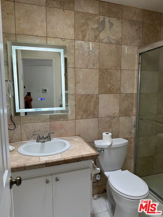 1940 N HIGHLAND Avenue, Los Angeles CA: https://media.crmls.org/mediaz/af46bd92-4855-4bb9-be35-3660a0e8760a.jpg