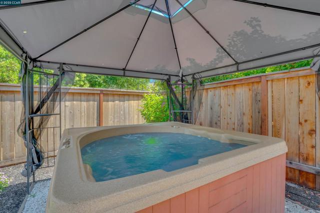 123 Williamson Ct, Martinez CA: https://media.crmls.org/mediaz/af46d08e-ca3c-4029-a157-d9fc98f3b9ba.jpg