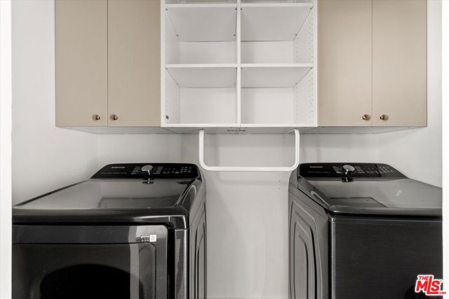 4950 Marmol Drive, Woodland Hills CA: https://media.crmls.org/mediaz/af47c1b6-e7cc-4672-93ba-814b0727181c.jpg