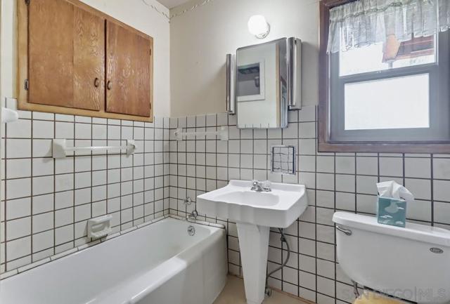 602 Starbright Ln, Alpine CA: https://media.crmls.org/mediaz/af4826ee-abda-47f6-910b-3b793f92b84a.jpg