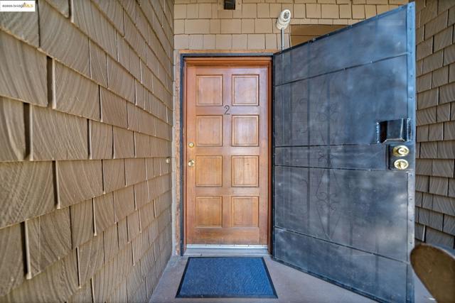 3501 35Th Ave, Oakland CA: https://media.crmls.org/mediaz/af4855de-fc9e-459c-9aa5-0d9a19484ff8.jpg
