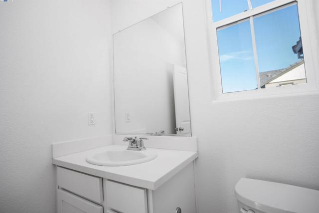 251 E Wrigleys Ave, Mountain House CA: https://media.crmls.org/mediaz/af493c72-005c-4c53-95ae-277e4422d9a7.jpg