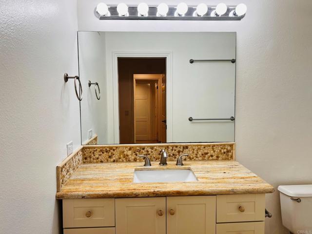 4587 Cove Drive, Carlsbad CA: https://media.crmls.org/mediaz/af49f9d9-be2e-4157-97fb-6f8599f9e8db.jpg