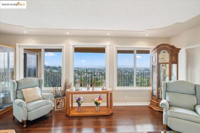 11772 Cranford Way, Oakland CA: https://media.crmls.org/mediaz/af49fd0d-e389-42b5-b73d-c4d3876f21e6.jpg