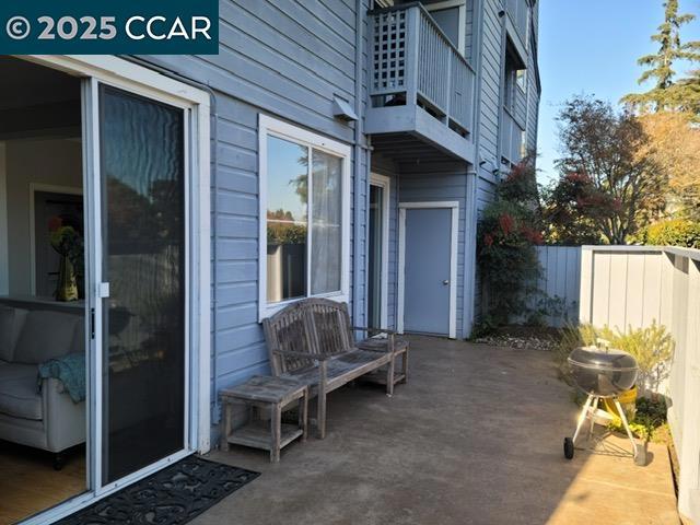 473 Cork Harbour Cir, Redwood City CA: https://media.crmls.org/mediaz/af4a0b23-5f94-458b-9f2b-7dbe3364a675.jpg