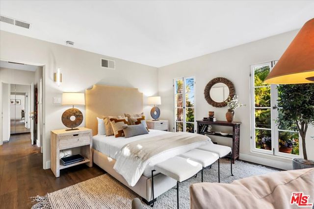 2276 La Granada Drive, Los Angeles CA: https://media.crmls.org/mediaz/af4a8265-957e-430f-93a5-85cf6d63dc23.jpg