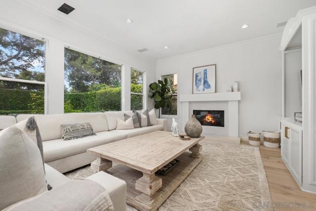 50 Whitehall, Newport Beach CA: https://media.crmls.org/mediaz/af4aab4b-1802-4553-b2db-4253fc93c6de.jpg