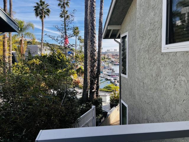 4587 Cove Drive, Carlsbad CA: https://media.crmls.org/mediaz/af4ab710-b6e3-4005-9d55-8098c2957253.jpg