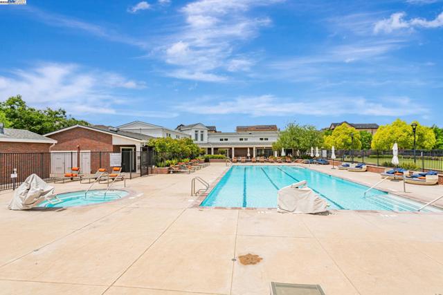 1380 Brookline Loop, Pleasanton CA: https://media.crmls.org/mediaz/af4ad043-f170-4c76-b2e5-b64f832f420e.jpg
