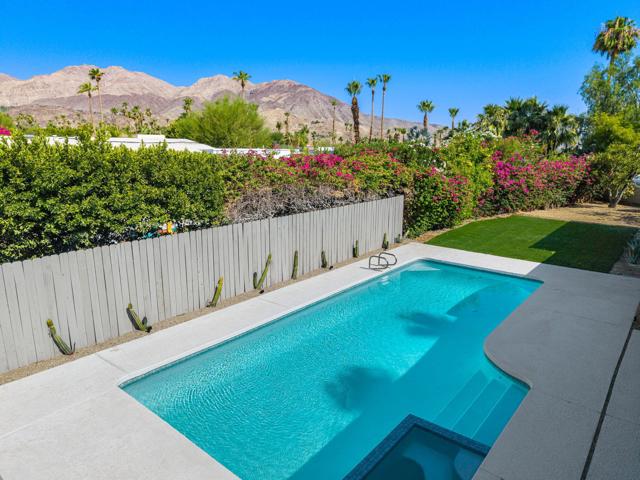 48335 Alan Circle, Palm Desert CA: https://media.crmls.org/mediaz/af4aea44-11ad-4e48-ac9d-a2e76d25e8e2.jpg