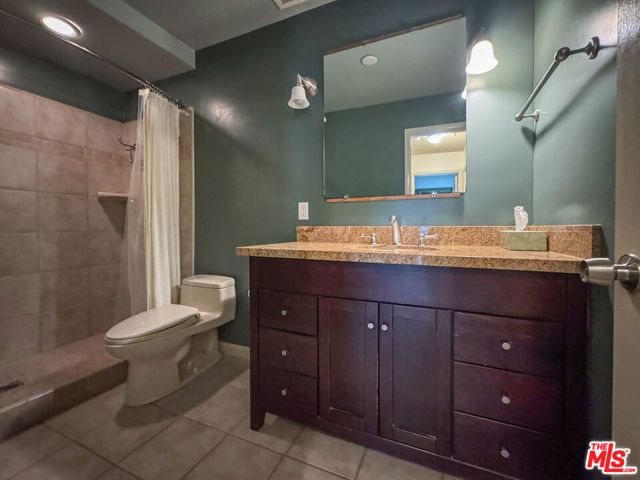 2311 4th Street, Santa Monica CA: https://media.crmls.org/mediaz/af4b157d-2878-4ad3-88ad-6005d9642c98.jpg