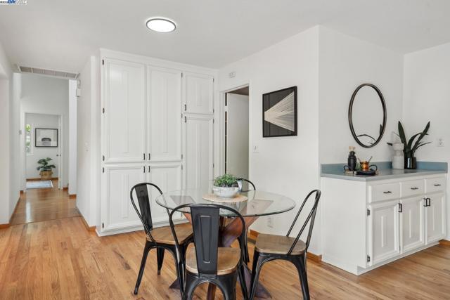 643 Contada Cir, Danville CA: https://media.crmls.org/mediaz/af4b3f05-40d4-4035-ab49-a1f1ff6055ad.jpg