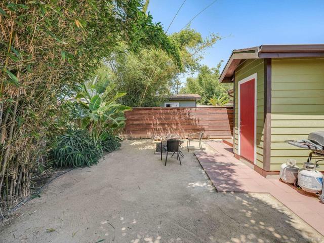 1080 Aloha Dr, Encinitas CA: https://media.crmls.org/mediaz/af4bcc43-6ed7-4456-8bbd-8837e77fed7c.jpg