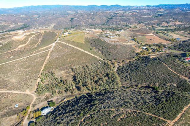 18408 Sweet Ln, Ramona CA: https://media.crmls.org/mediaz/af4c143a-d84d-46f2-b88e-2c938e3dbbe3.jpg