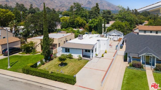 1430 N Dominion Avenue, Pasadena CA: https://media.crmls.org/mediaz/af4c7401-1ed4-4ea4-8a6a-ebe1deba5279.jpg