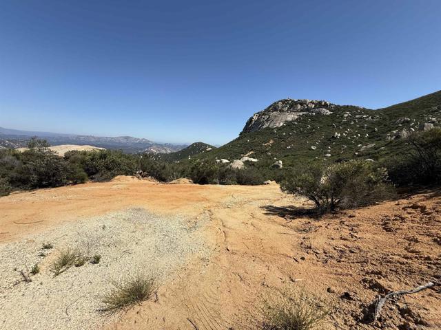 17441 Dos Picos Park Road, Ramona CA: https://media.crmls.org/mediaz/af4c901b-ce8d-44d3-b3b9-c33a87bfc8f7.jpg