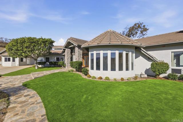 Detail Gallery Image 4 of 56 For 6802 Pakama Ln, Vista,  CA 92084 - 4 Beds | 4 Baths