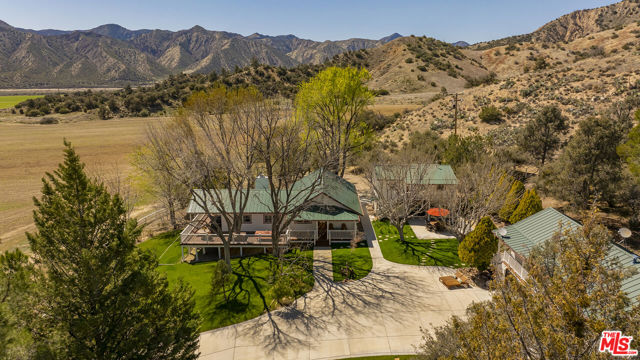 29433 Highway 33 Highway, Maricopa CA: https://media.crmls.org/mediaz/af4d1487-c3db-4b7e-a1c2-602bc4c54192.jpg