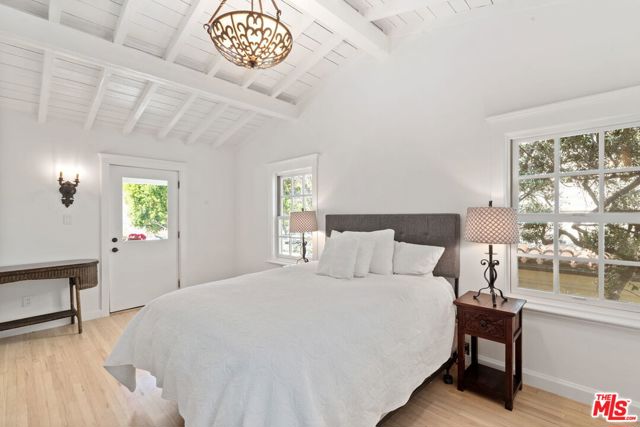 22416 Pacific Coast Highway, Malibu CA: https://media.crmls.org/mediaz/af4d86d5-f796-477c-abbd-12084bcb7e84.jpg