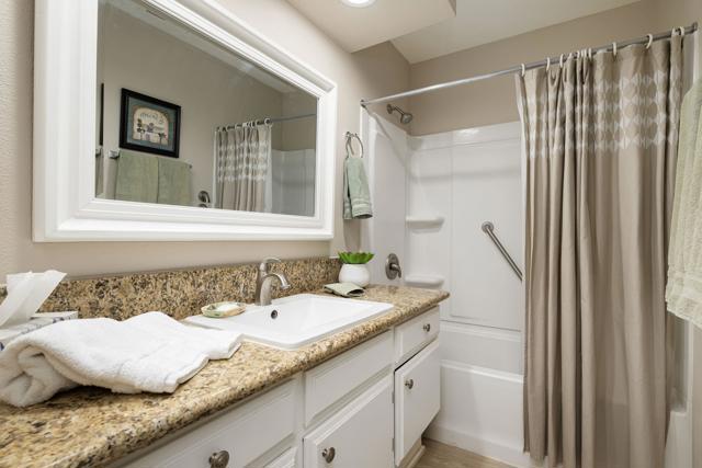 44125 Calico Circle, La Quinta CA: https://media.crmls.org/mediaz/af4dd276-e843-4b41-b108-92cc5c68de74.jpg
