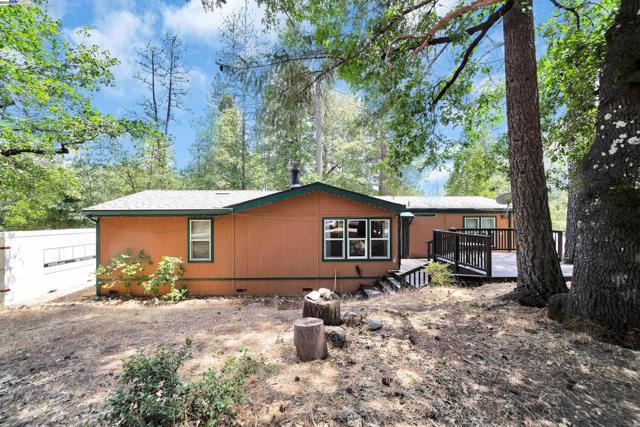 13567 Raccoon Mountain Rd, Grass Valley CA: https://media.crmls.org/mediaz/af4e0db1-b947-409d-b9d9-80f8430e4ffc.jpg