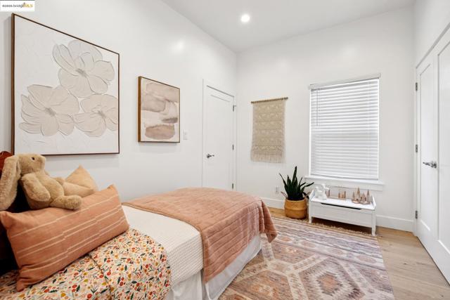 864 Arlington Ave, Oakland CA: https://media.crmls.org/mediaz/af4e1174-3ad6-4841-a879-21eee0f433a7.jpg