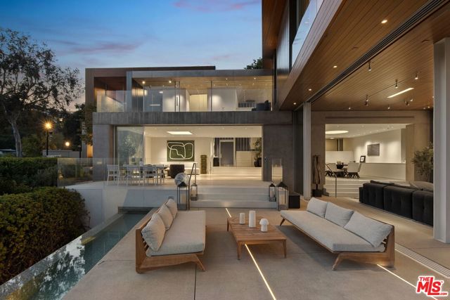 1430 Sunset Plaza Drive, Los Angeles CA: https://media.crmls.org/mediaz/af4e426a-a461-4702-a9d2-c6a8cb8e47f7.jpg