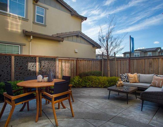 2426 Lake Club, Fairfield CA: https://media.crmls.org/mediaz/af4f664a-b84d-4d62-89d0-f4202fee145b.jpg