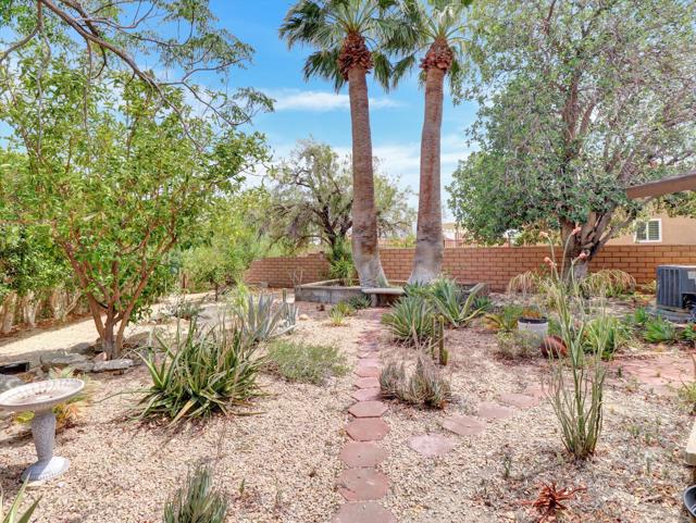 9980 Hoylake Road, Desert Hot Springs CA: https://media.crmls.org/mediaz/af4fd183-f385-42e1-b2fb-dfb52d82d480.jpg