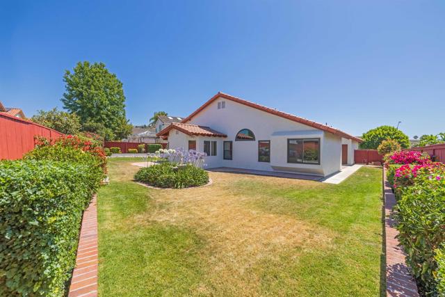 718 Lockwood Place, Oceanside CA: https://media.crmls.org/mediaz/af50513a-40bb-426f-96ef-ebea3f073552.jpg