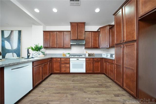 8011 City View Pl, Rancho Cucamonga CA: https://media.crmls.org/mediaz/af50544b-604a-4cb6-bf5c-0111008cc7eb.jpg