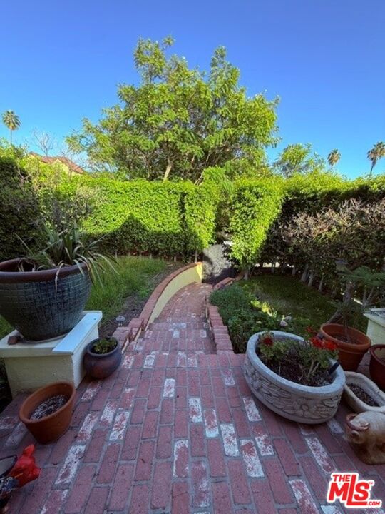 1713 North Orange Grove Avenue photo 2