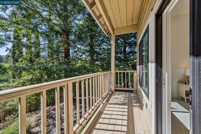 22 Ranger Ct, Alamo CA: https://media.crmls.org/mediaz/af50bbf7-49fa-4847-977d-d4ce3ecd322d.jpg