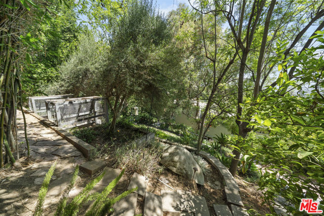 3625 Lowry Road, Los Angeles CA: https://media.crmls.org/mediaz/af50d08a-f7d3-4014-89a7-bec740343248.jpg