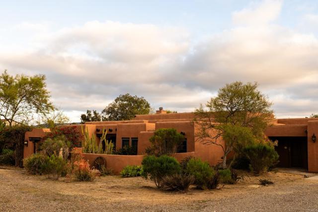 Detail Gallery Image 2 of 46 For 16761 Artesian Breeze Way, San Diego,  CA 92127 - 5 Beds | 4 Baths