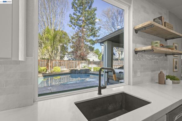 9 Cross Bridge Pl, Danville CA: https://media.crmls.org/mediaz/af5136e7-5863-4765-a37d-e89e92fb1e1e.jpg