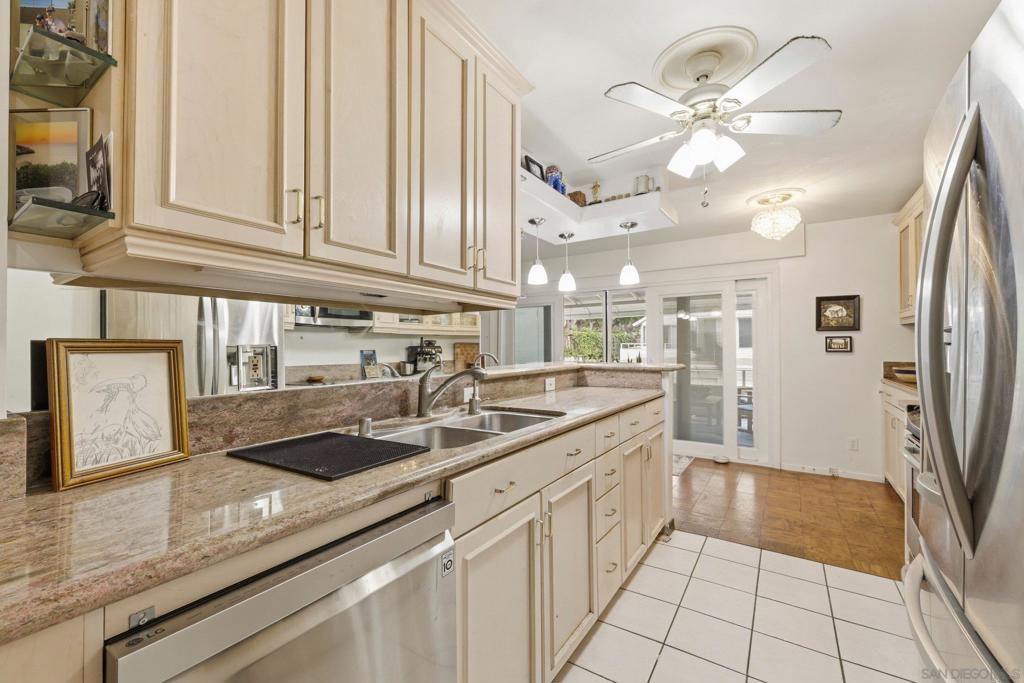 2364 Torrey Pines Rd. - photo 10