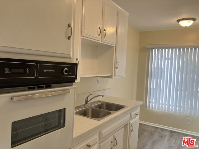 7521 Hampton Avenue, West Hollywood CA: https://media.crmls.org/mediaz/af517147-f934-435d-bbdd-5d04fa70b882.jpg