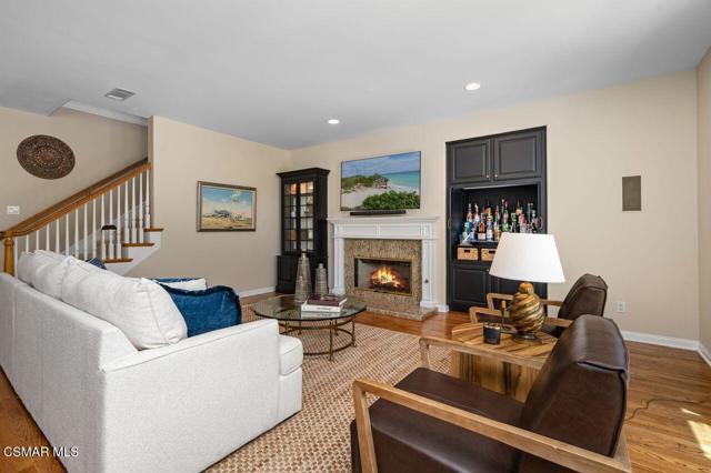 1706 Abbotsbury Street, Westlake Village CA: https://media.crmls.org/mediaz/af51e19d-8d3c-4a1f-bdf6-71badadb6394.jpg