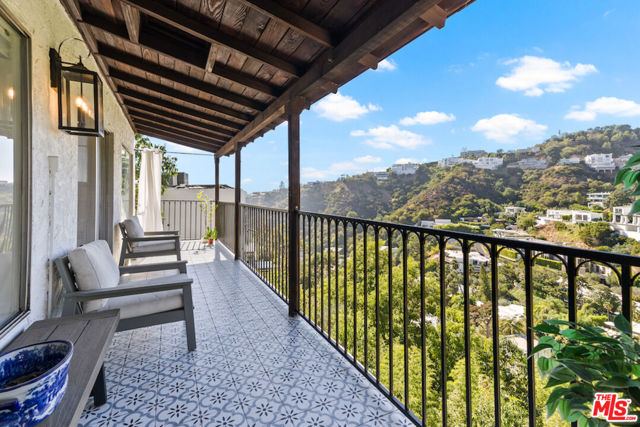 1923 Sunset Plaza Drive, Los Angeles CA: https://media.crmls.org/mediaz/af51f638-4e92-4058-b777-433a69a5ac29.jpg