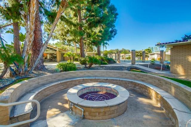 450 E Bradley Ave, El Cajon CA: https://media.crmls.org/mediaz/af521a23-a1e9-4800-bcc0-d052e5939981.jpg